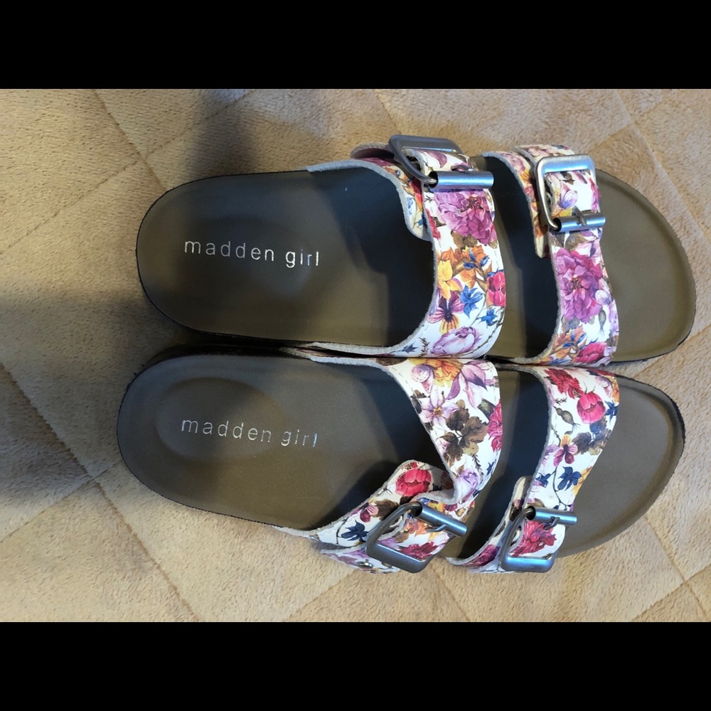 Madden girl floral sandals size 6 M. Manmade upper